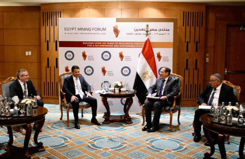 مهندس طارق الملا ووفد الشركة الكندية 