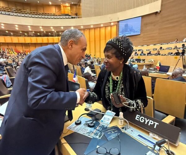 د. بدر عبد العاطي وزير الخارجية يلتقى مع "ليثا موسييمي-أوجانا" المفوضة باللجنة الإفريقية لحقوق الإنسان